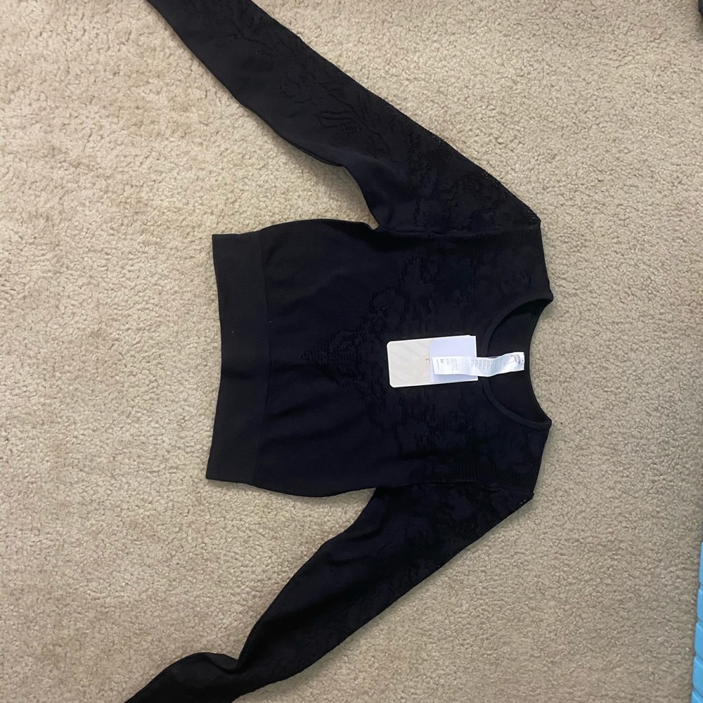 NEW Fabletics seamless detailed top crop top